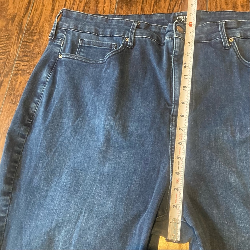 Jeans - Picture 10 of 10